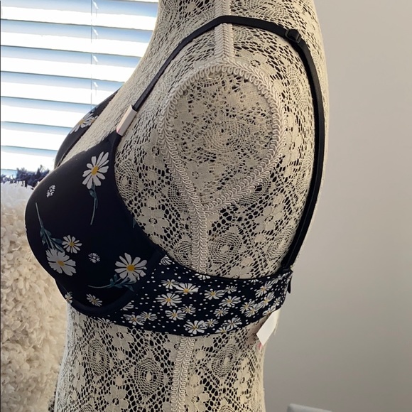 Bras - Picture 2 of 3